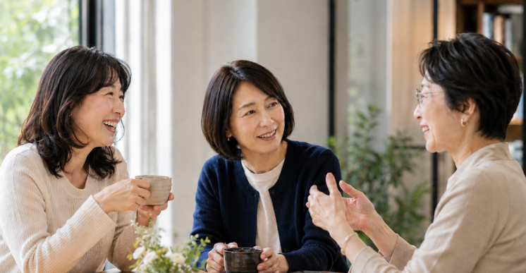 同じ価値観の仲間とつながる女性のイメージ